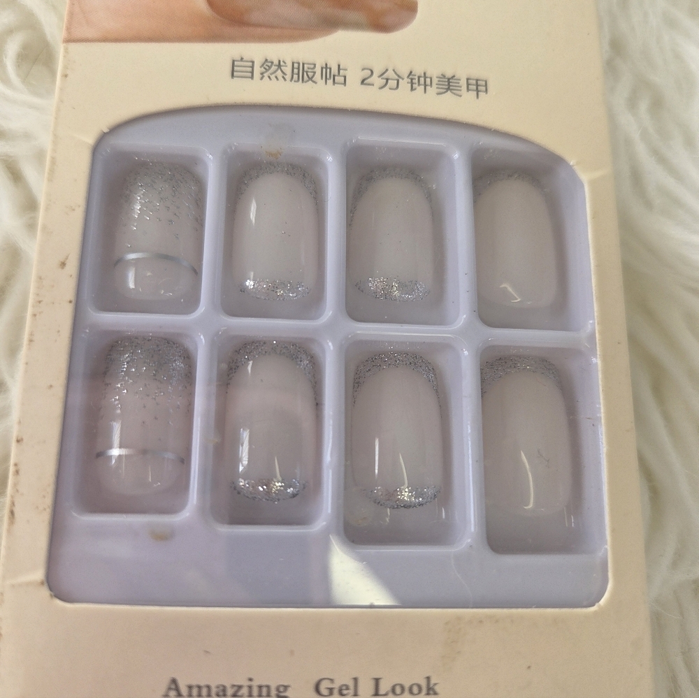 Beautiful Nails White Silver Glitter Medium Length Oval Shape False Nails - Picture 2 of 4
